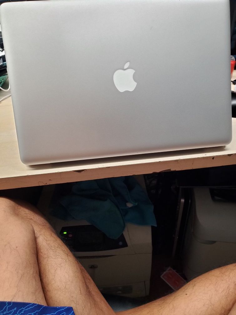 Apple Macbook Pro 15 i7 2.2Ghz 8GB 1TB 10.13.6