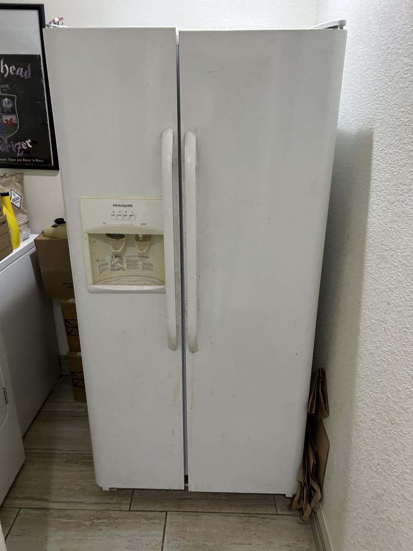 Frigidaire SxS Refrigerator