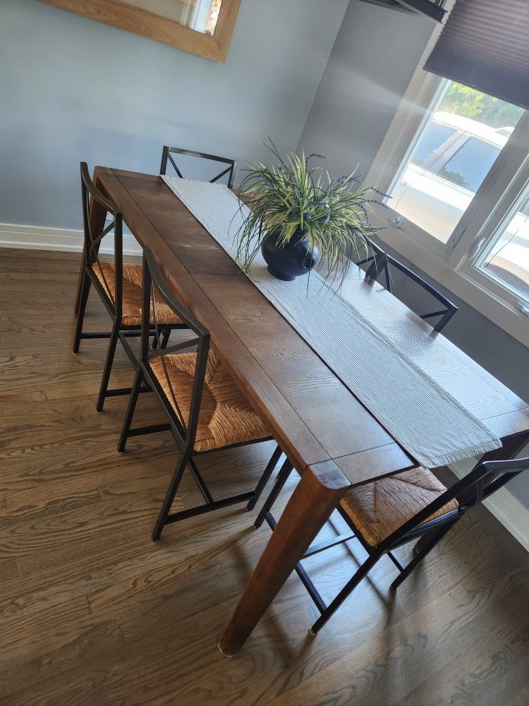Extendable Dining Table With Leaf