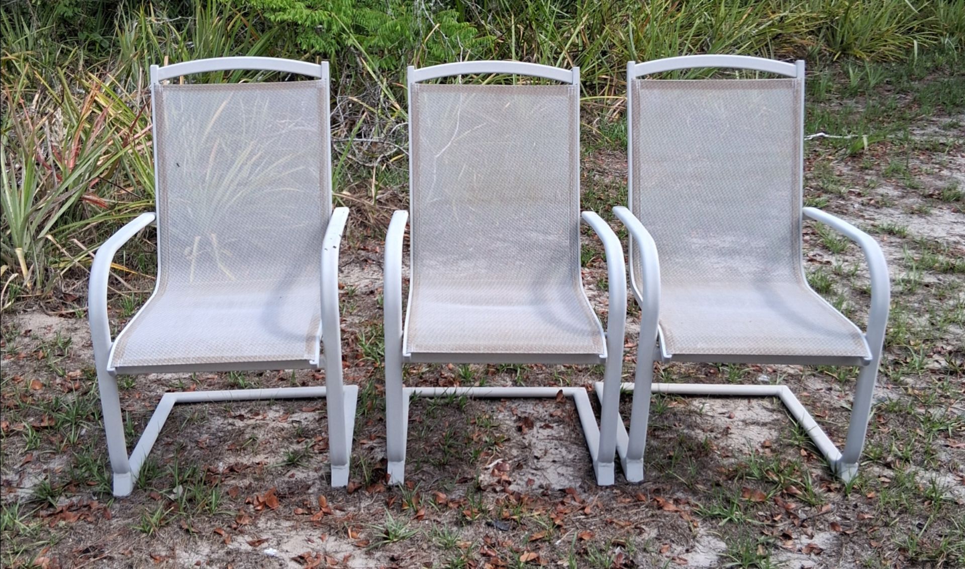 3. WHITE TE PATIO SLING CHAIRS