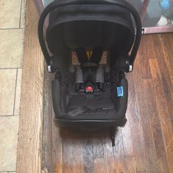 Graco Snug Ride Car Seat!!