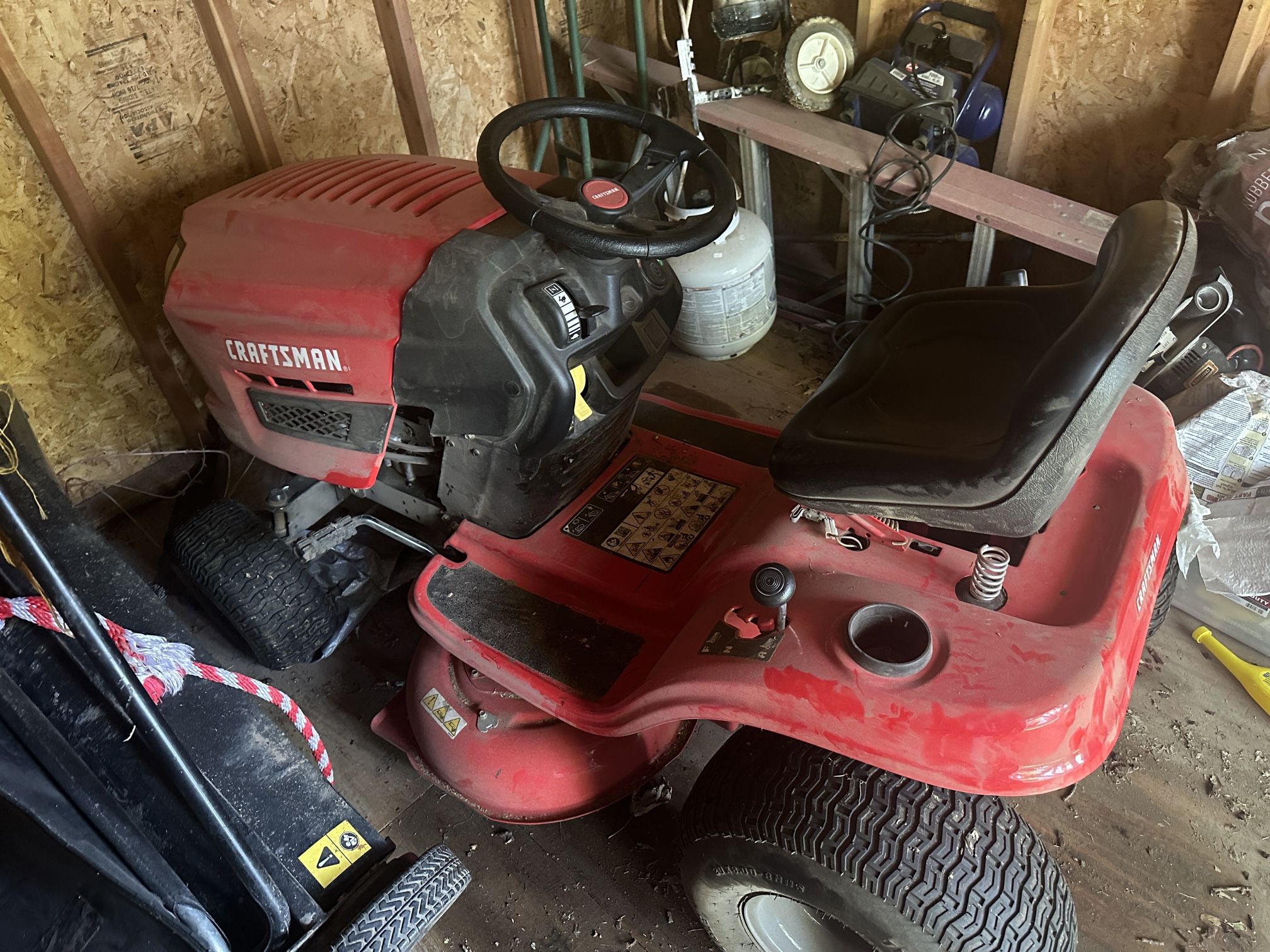 Craftsman T100 Like New! New Battery with Yard Sweeper