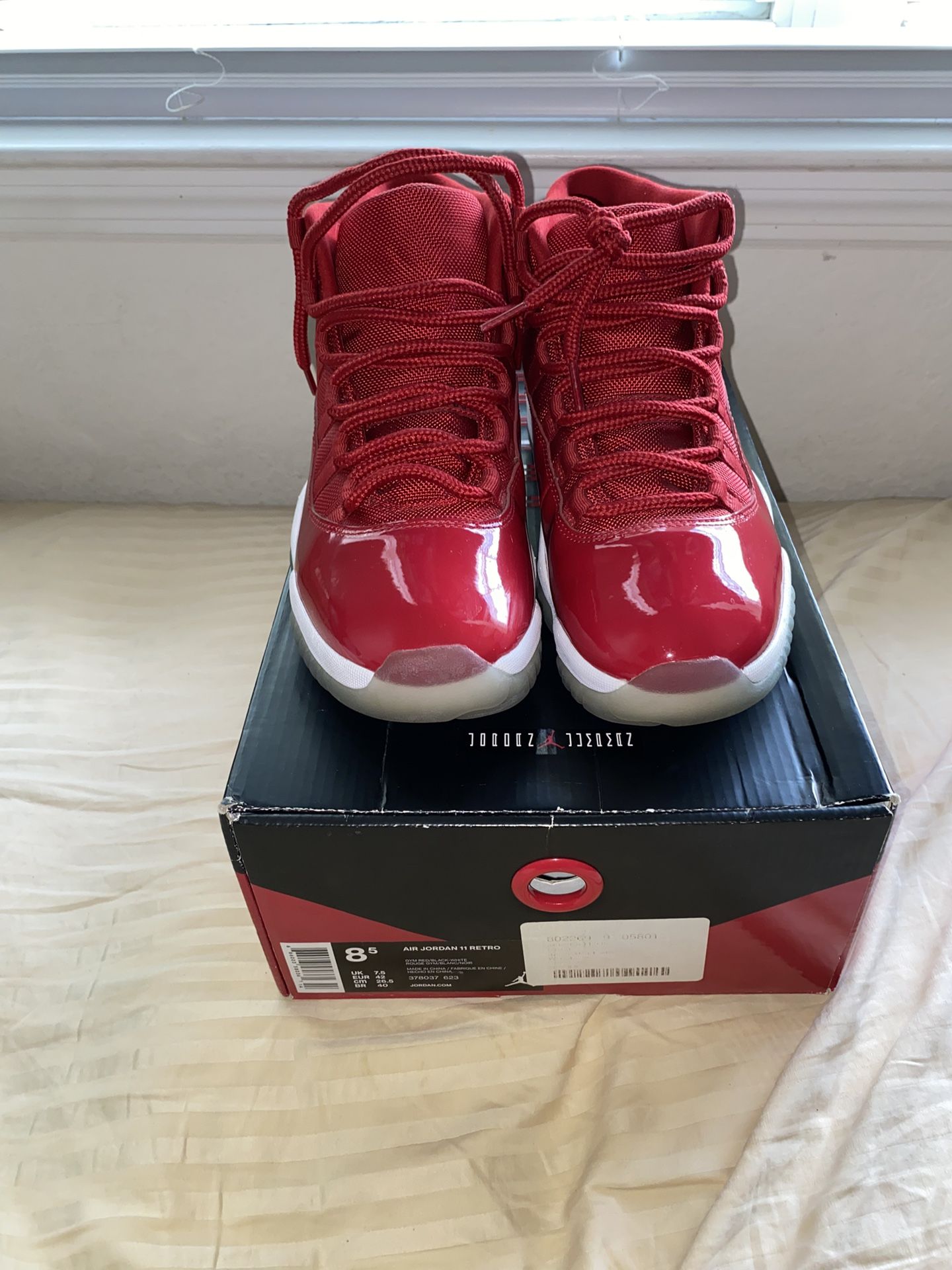 JORDAN 11