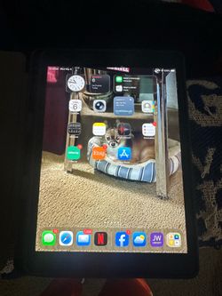 9 th generation 128 megabytes works great cracked screen . I just upgraded