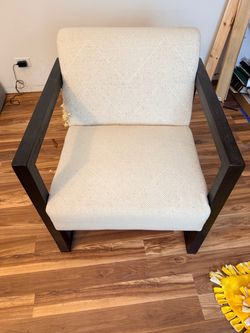 Accent chair