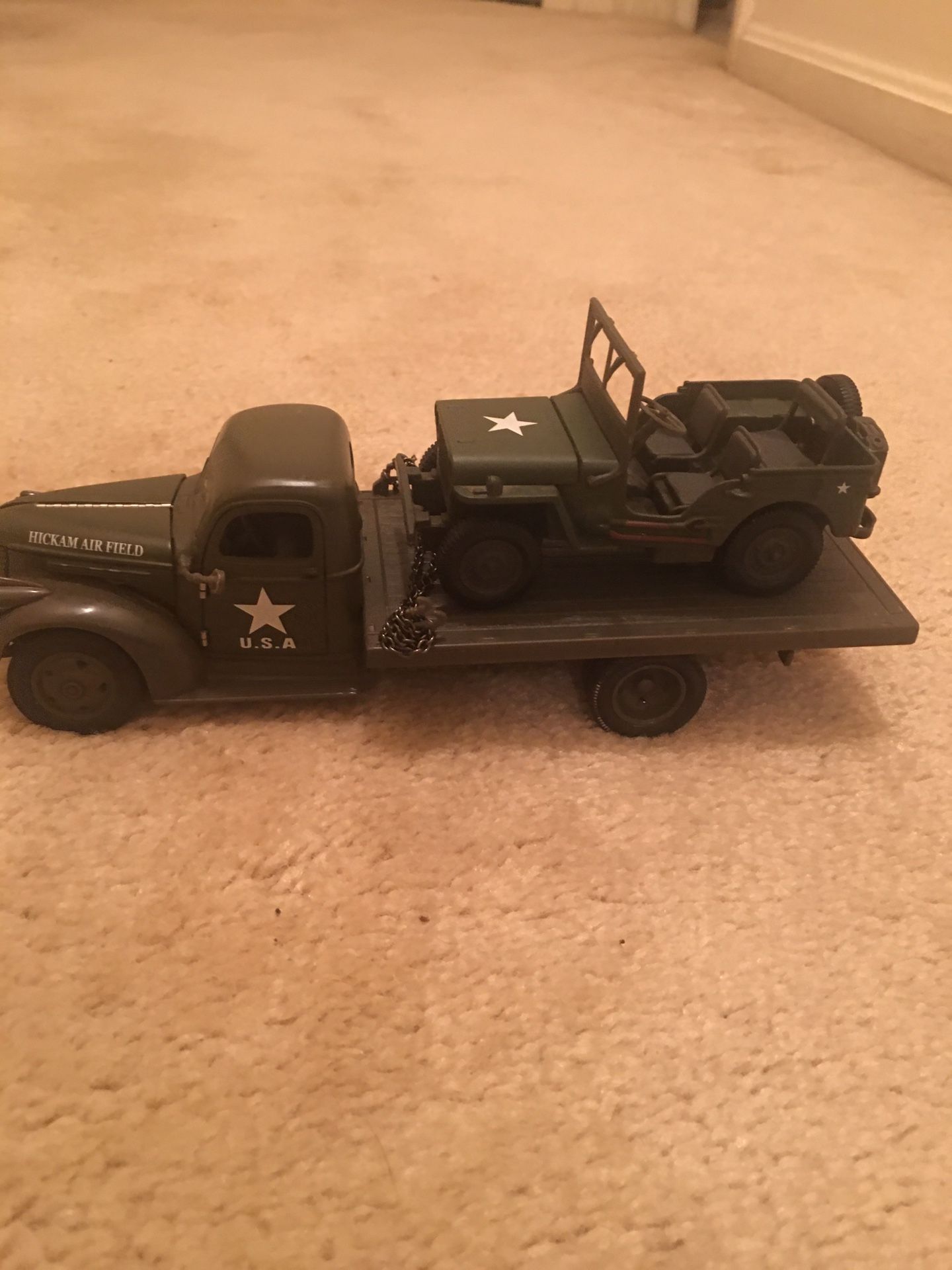 WWII 1941 flatbed Army truck & Jeep 1/32