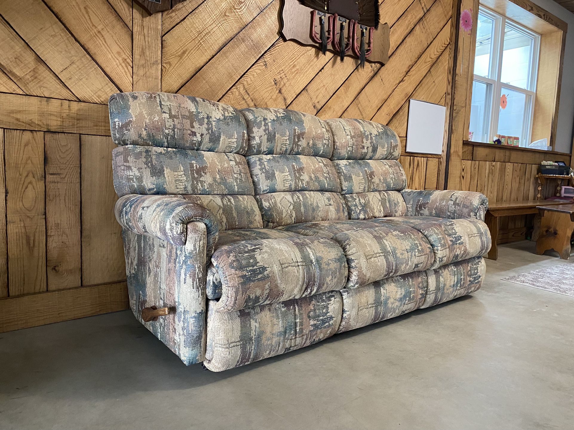 Tan Multi Colored Recliner Couch/delivery 
