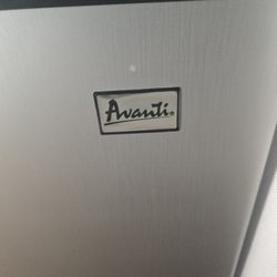 Avanti 1.7 cu ft Compact Refrigerator
