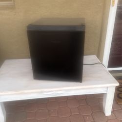 Hisense Mini Refrigerator 
