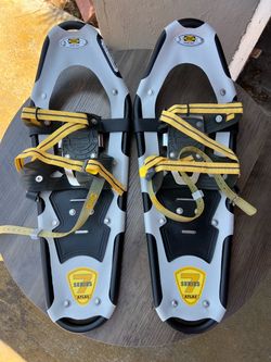 Atlas 7 Series Snowshoe Kit with Poles & Bag (Like New)