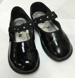 Circo girls black patent shoes size 8 1/2