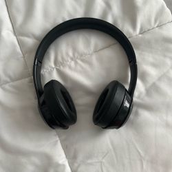 Beats solo wireless headphones