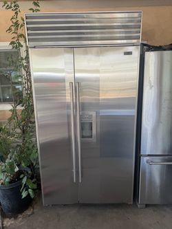 Sub-Zero 680 / 680/S Classic Series 42” Built-In Side-by-Side Refrigerator/Freezer with External Ice & Water Dispenser – Stainless Steel Premium Sub-Z