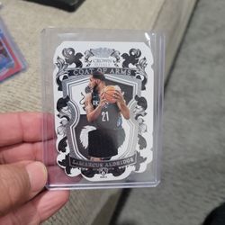 LaMarcus Aldridge Crown Royals Coat Of Arms Game Worn Relic Basketball Card