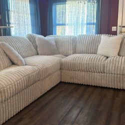 3-PC Stupendous Sectional. 🚚WE DELIVER🚚