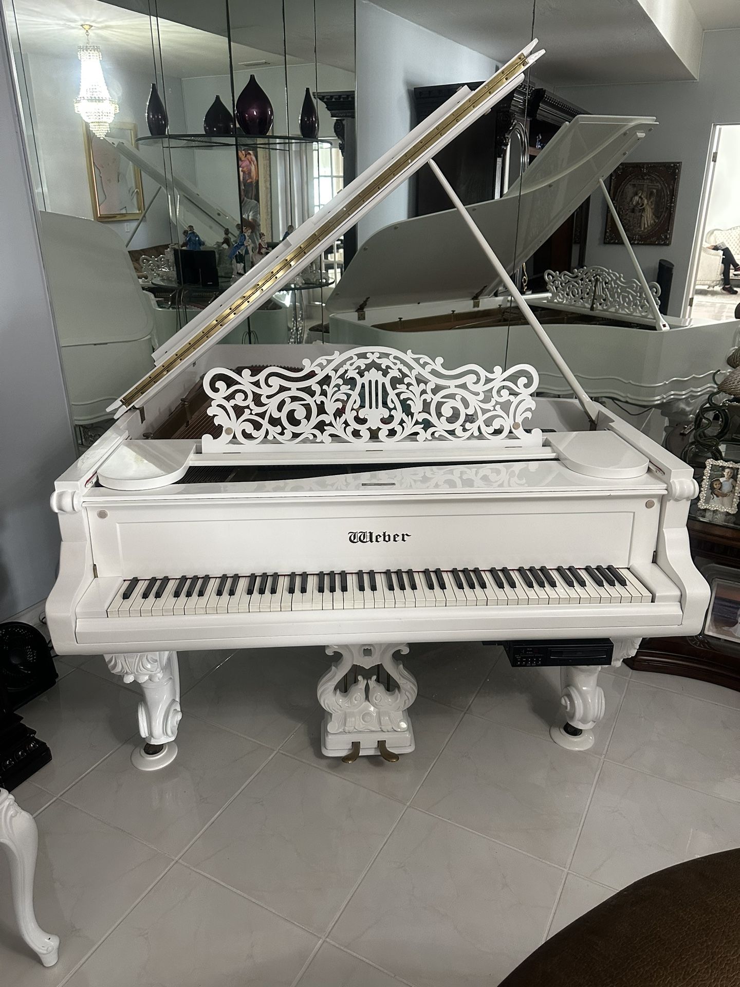 Piano 🎹 Weber, White Hand Carved With Player System, 6 Inches
