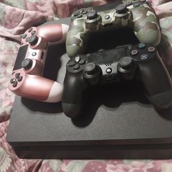 Playstation 4 with 3 Controllers