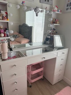 Vanity Table/mirror