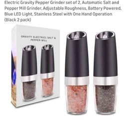Set of 2 Automatic Salt and Pepper Mill Grinder,