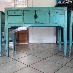 ***Three Matching Pieces*** Hutch w/2 Side tables