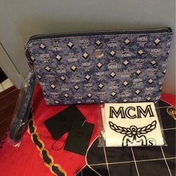 Auth Signature Mcm Pouch W/.        Wristhttps://https://offerup.co/faYXKzQFnY?$deeplink_path=/faYXKzQFnY W/tag