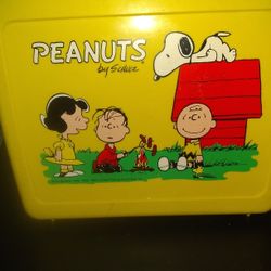 Vintage 1965 Peanuts By Schulz Plastic Lunchbox