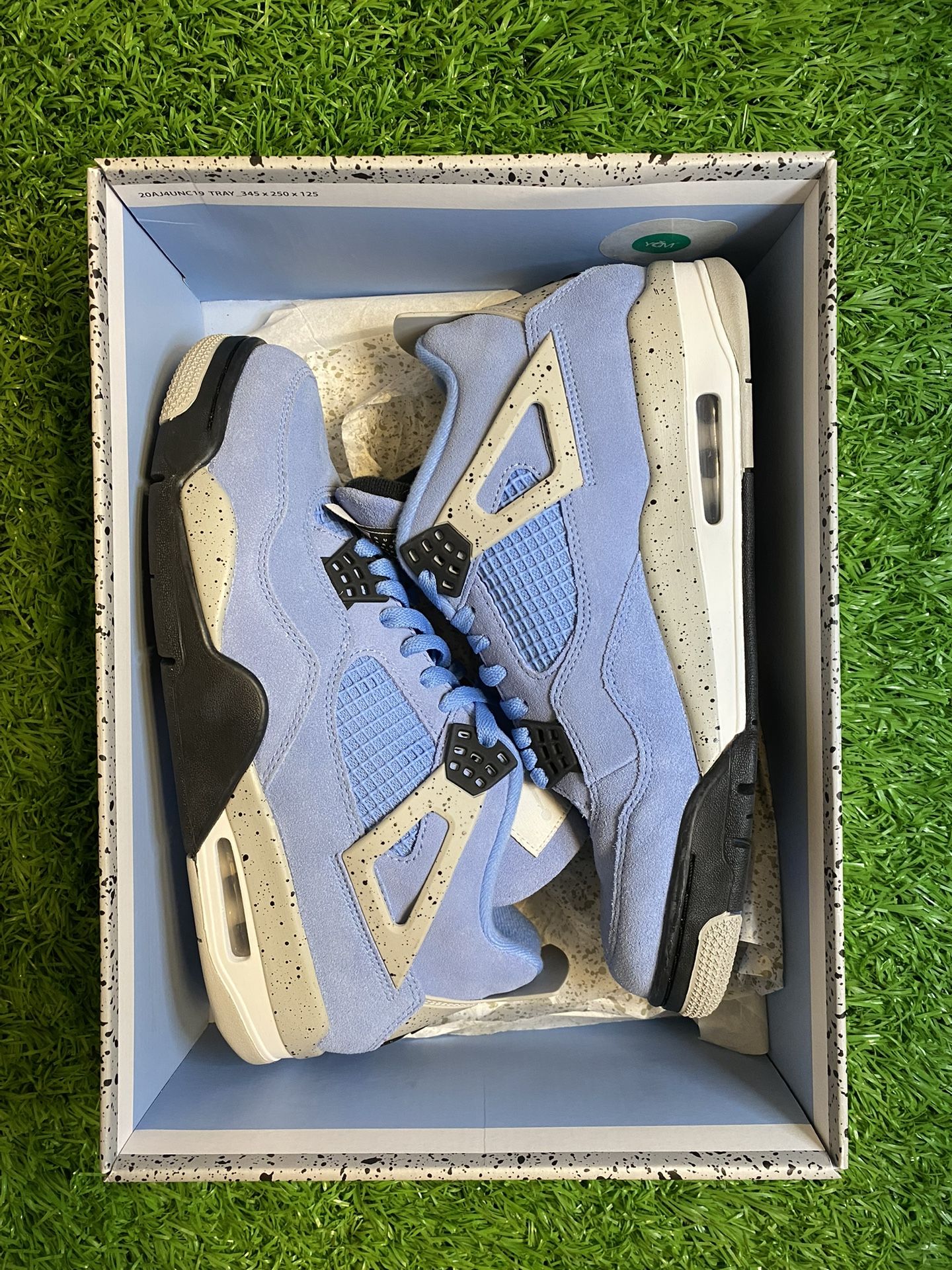 Jordan 4 “UNC” Size 10.5