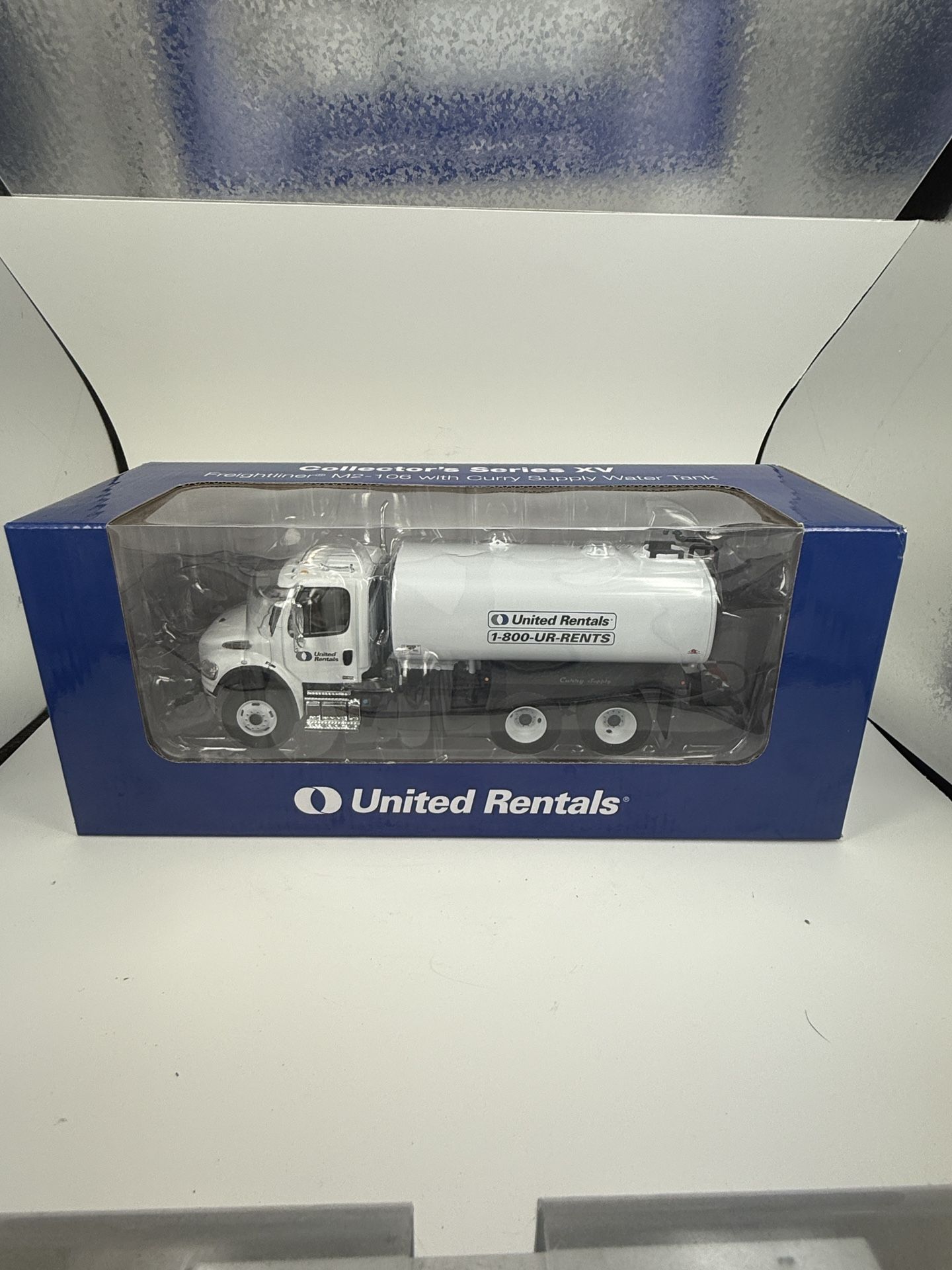 1/34 FIRST GEAR UNITED RENTALS FREIGHTLINER M2-106 WITH CURRY SUPPLY WATER TANK
