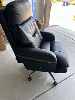 M01 Office Chair