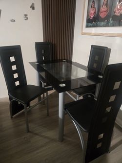 Modern glass dinning table set with 4 chairs