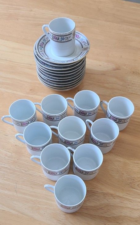 Vintage Tea 🍵 Cups And Plates Expresso Floral Pattern
