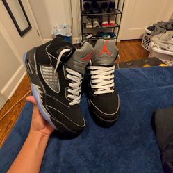 Jordan 5 Black Metallics Size 8.5 Men