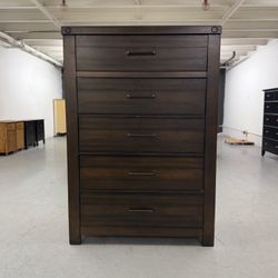 Nice Bob’s Furniture 6 Drawer Chest Dresser with Jewelry / Mirror Top