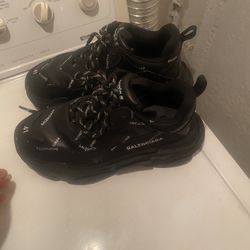 Selling Balenciagas Size 9 In Men 