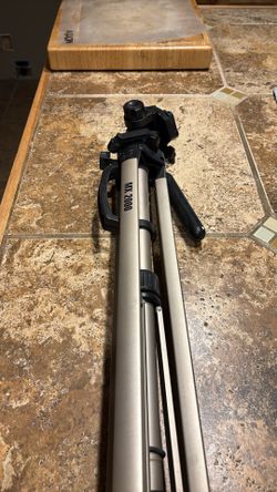 MX 2000 Tripod/ Used Once… 10.00