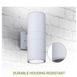 asd wall outdoor  lights set of 2 (needs bulbs)