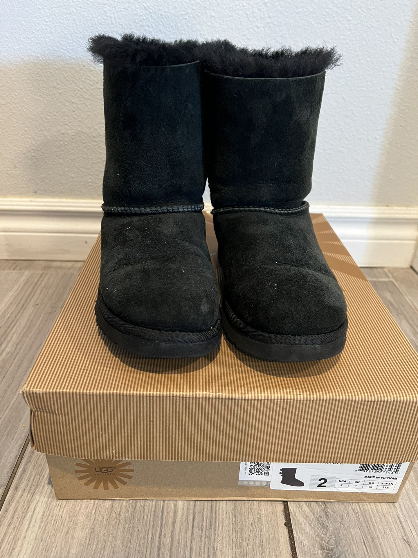 Black Bailey Ugg Boots