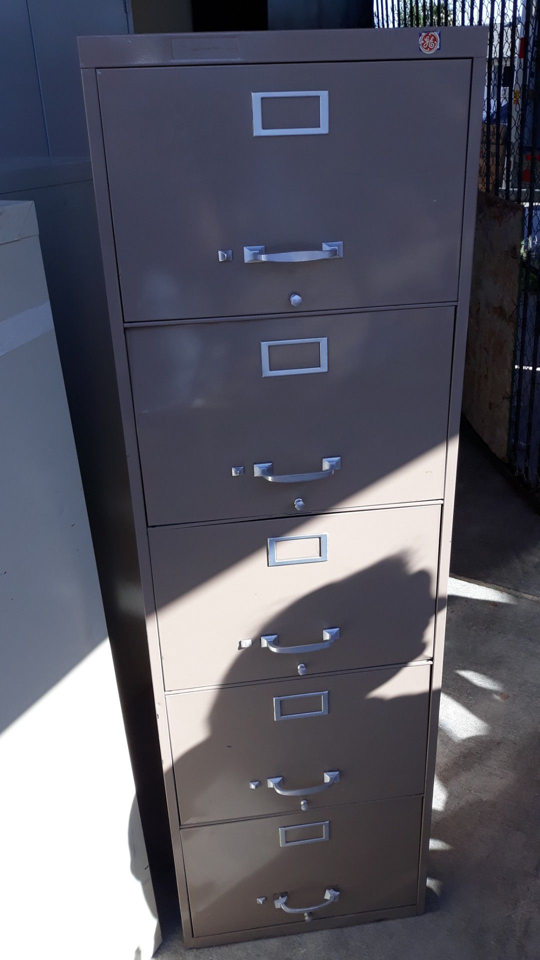 4 and 5 drawer filing cabinets