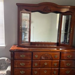 Dresser With Mirror 