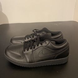 Air Jordan 1 Low Triple Black