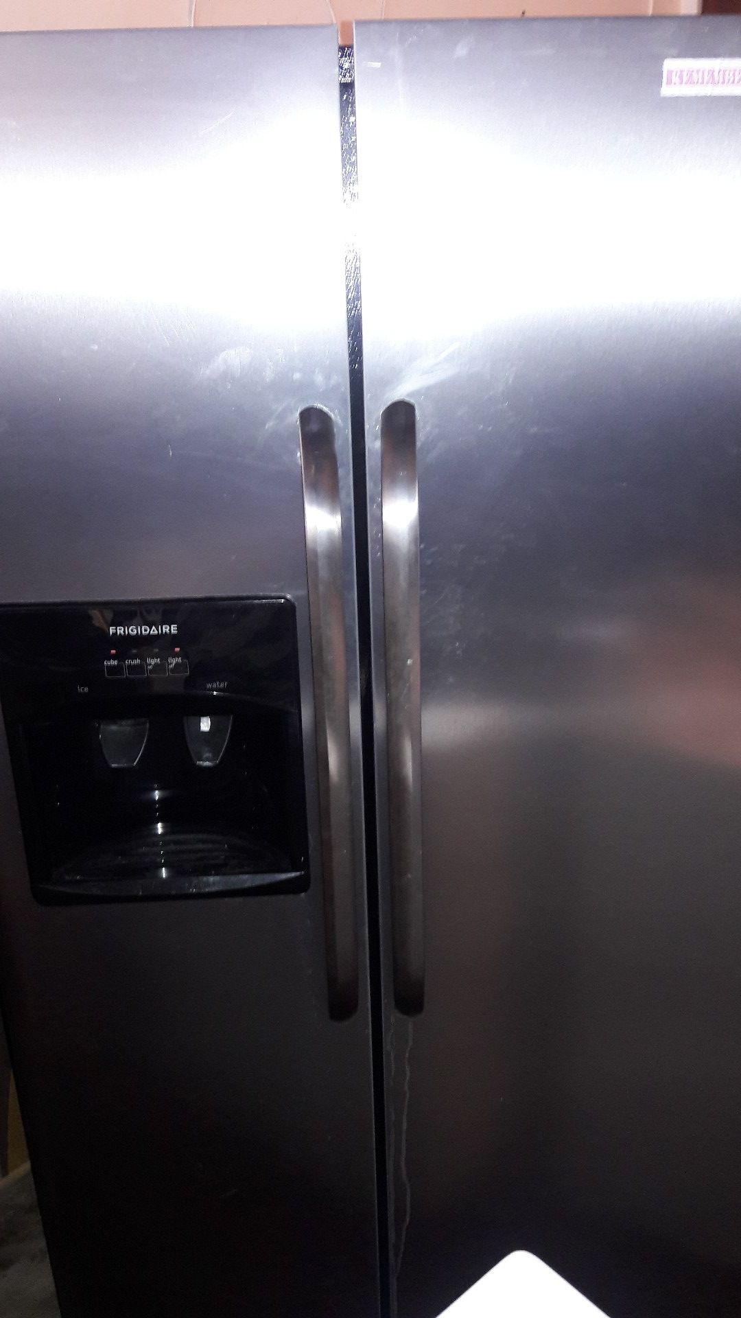 GREAT CONDITION Frigidaire Refrigerator model FFHS2611PFCA