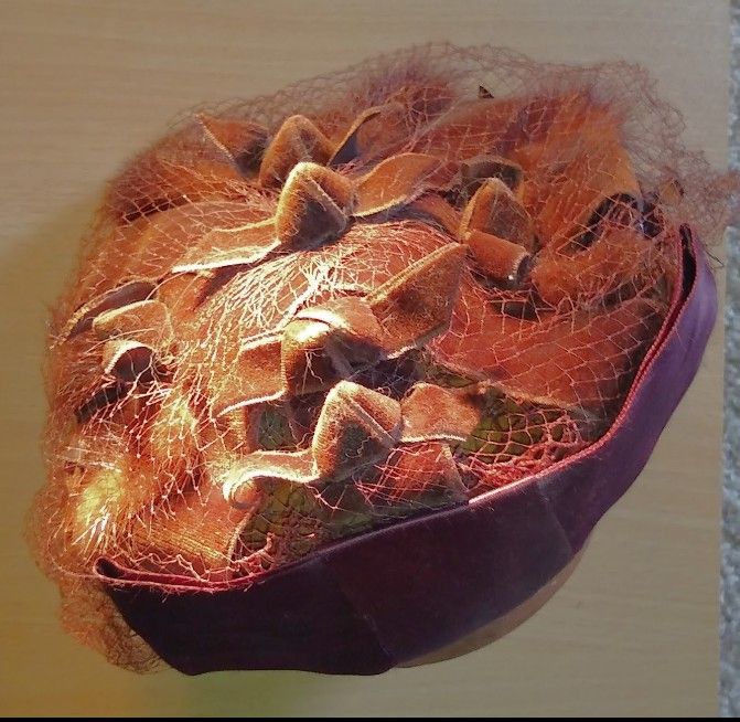 Vintage 50's chapeaux Collection. Bold to Conservative.