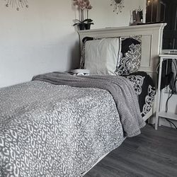 Twin Bed 
