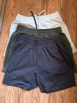 Uniqlo Men’s shorts size Medium