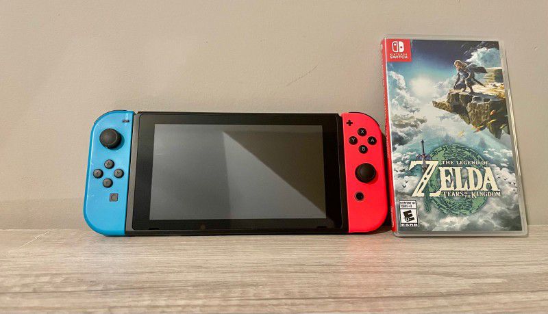 Nintendo Switch W/ GAMES & CONTROLLERS