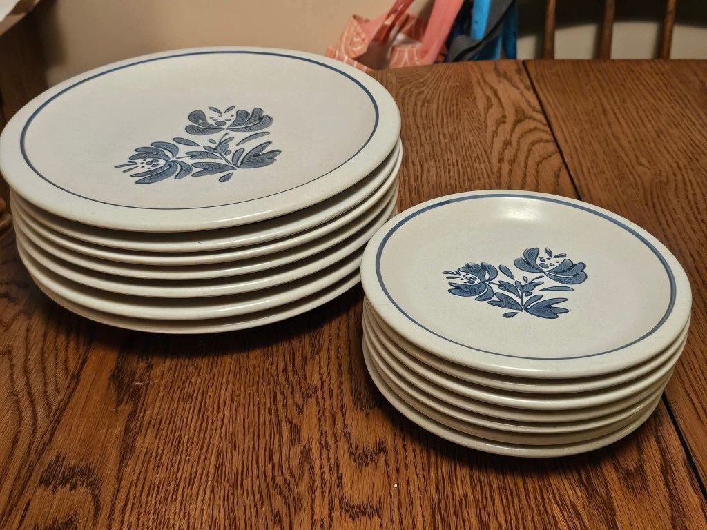 Pfaltzgraff Yorktowne 7 Dinner Plates And 7 Dessert Plates