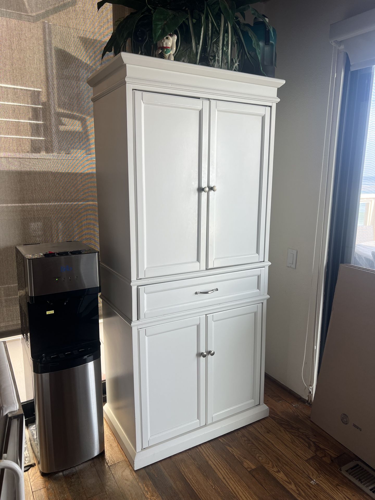 Kitchen Cabinet