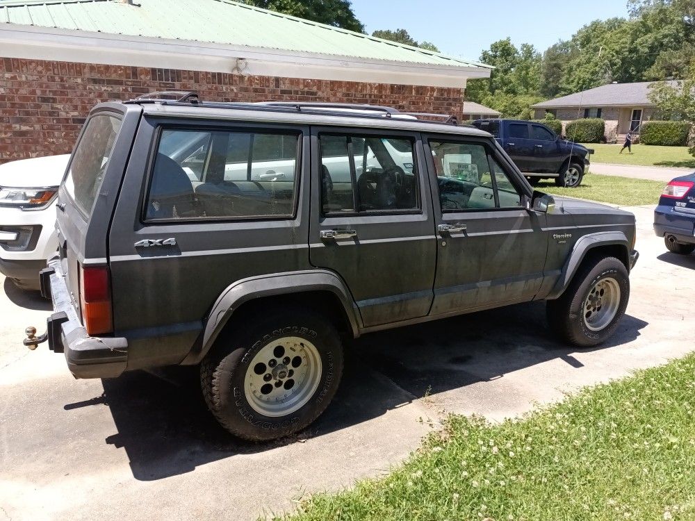 1989 Jeep Cherokee 4 by 4