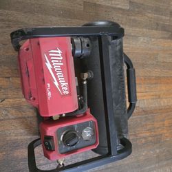 Milwaukee Battery Compressor 