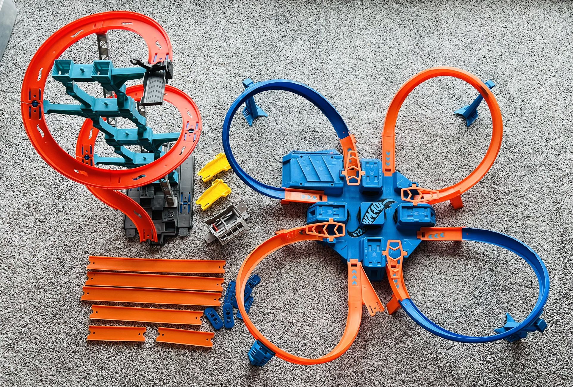 Hot Wheels Criss Cross Crash Race Track Motorized Launcher With Extras